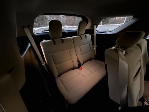 Used 2024 Ford Explorer XLT image 17