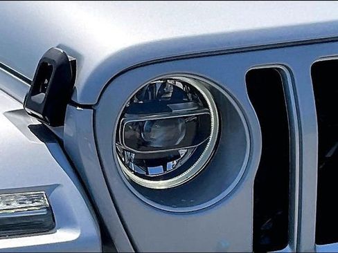 Used 2022 Jeep Wrangler Unlimited Sahara w/ Cold Weather Group AWD/4WD image 32