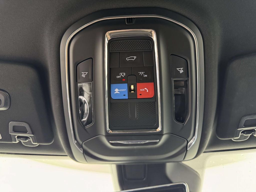Used 2024 Jeep Grand Cherokee Trailhawk w/ Luxury Tech Group III AWD/4WD image 25