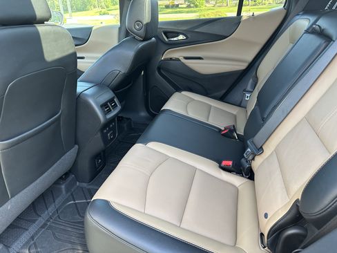 Used 2023 Chevrolet Equinox Premier image 11