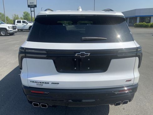 Used 2024 Chevrolet Traverse RS w/ LPO, Floor Liner Package AWD/4WD image 7