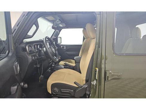 Used 2023 Jeep Gladiator Sport AWD/4WD image 3