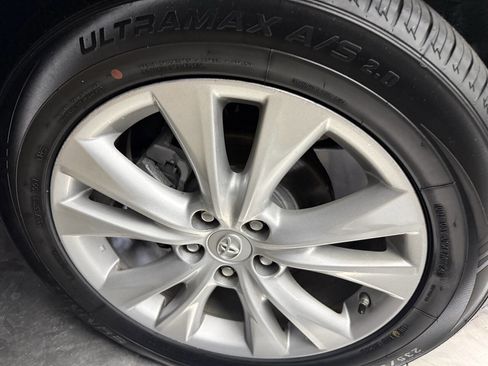 Used 2013 Toyota RAV4 Limited image 29