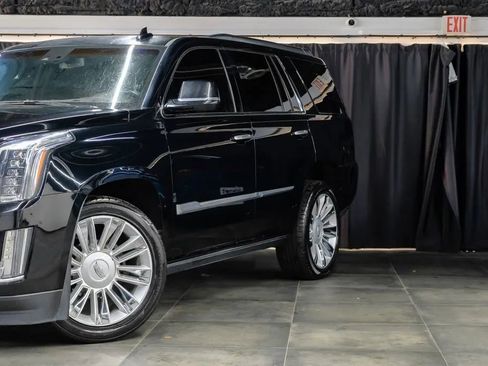 Used 2016 Cadillac Escalade Platinum RWD image 7