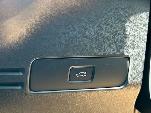 New 2026 Volvo XC40 B5 Core w/ Climate Package image 22