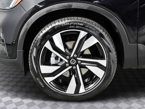 Used 2025 Volvo XC40 B5 Plus image 36