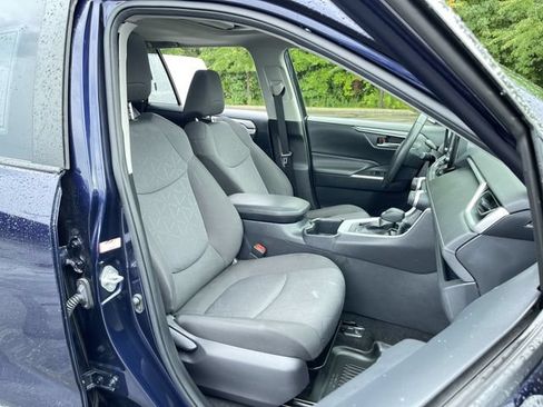 Used 2022 Toyota RAV4 XLE AWD/4WD image 27