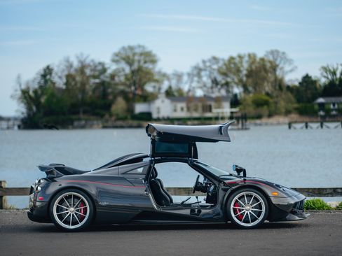 Used 2014 Pagani Huayra RWD image 9