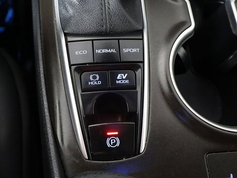 Used 2021 Toyota Camry XLE w/ Navigation Upgrade Package image 50