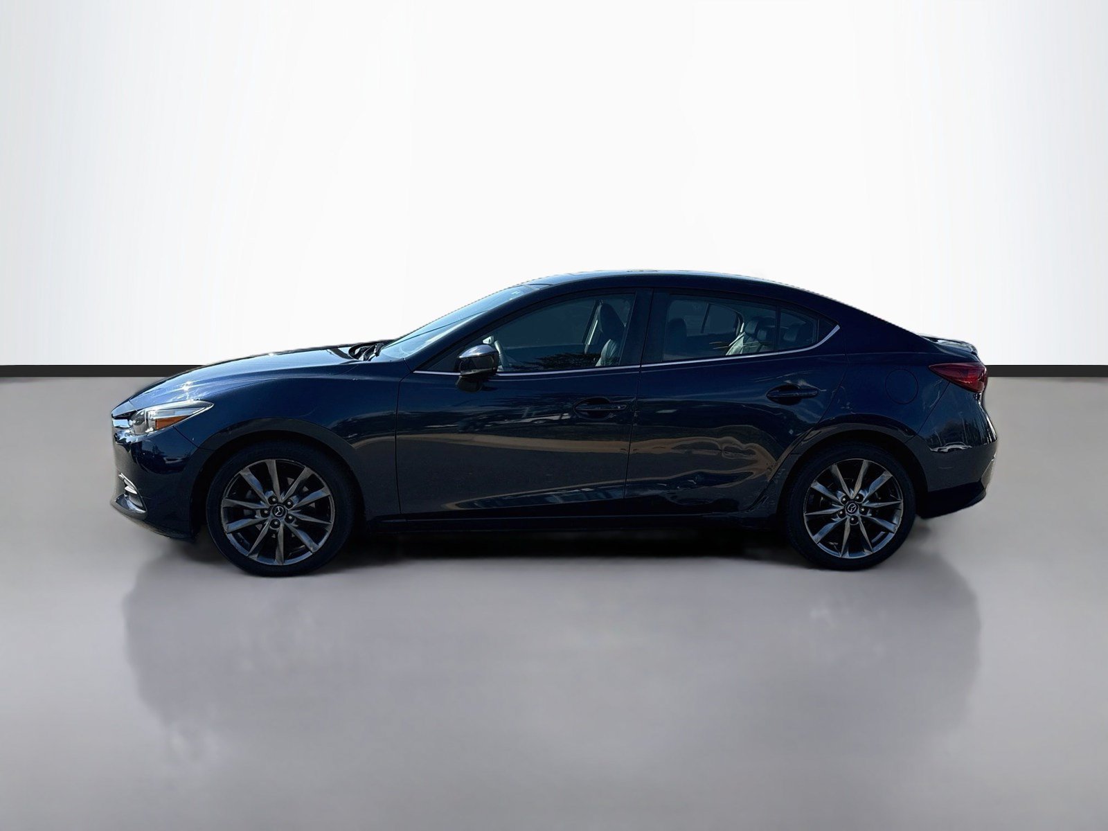 Used 2018 MAZDA MAZDA3 Touring FWD image 4
