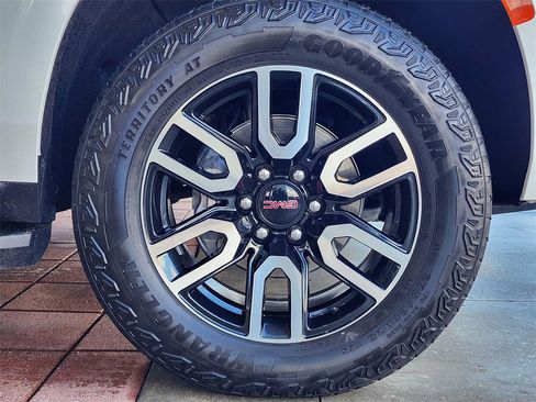 Used 2023 GMC Yukon AT4 image 4