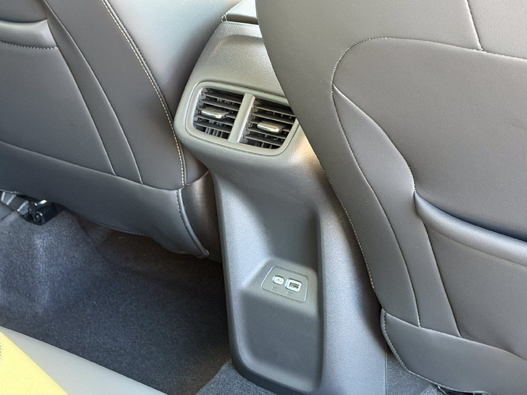 Used 2023 Buick Envision Essence AWD/4WD image 17