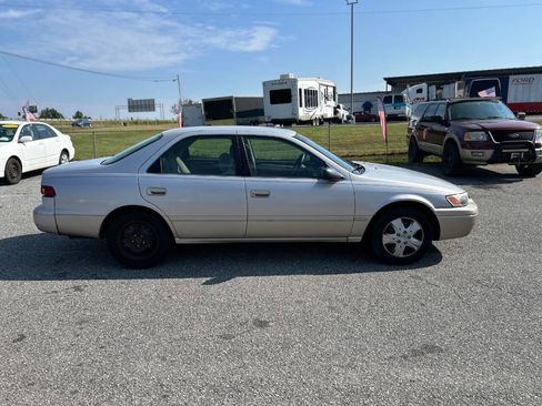 Used 1998 Toyota Camry CE image 4