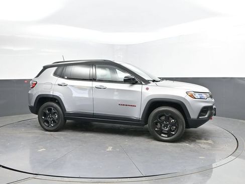 Used 2023 Jeep Compass Trailhawk AWD/4WD image 3