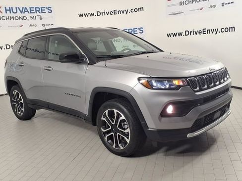 Used 2023 Jeep Compass Limited AWD/4WD image 3
