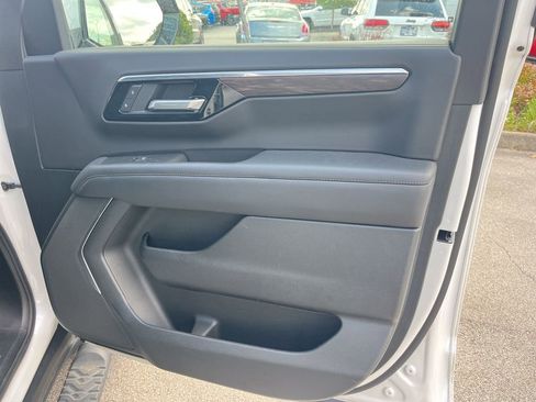 Used 2025 Chevrolet Tahoe Z71 AWD/4WD image 31