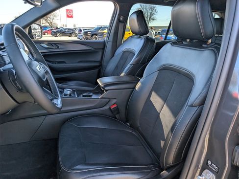 Used 2024 Jeep Grand Cherokee Altitude image 25