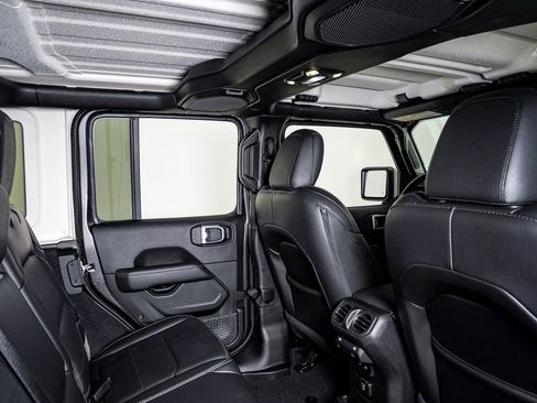 Used 2019 Jeep Wrangler Unlimited Sahara AWD/4WD image 16