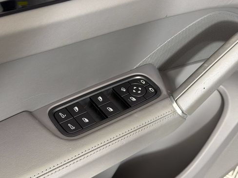 Certified 2022 Porsche Cayenne GTS AWD/4WD image 28