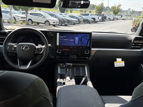 Certified 2026 Lexus GX 550 AWD/4WD image 29