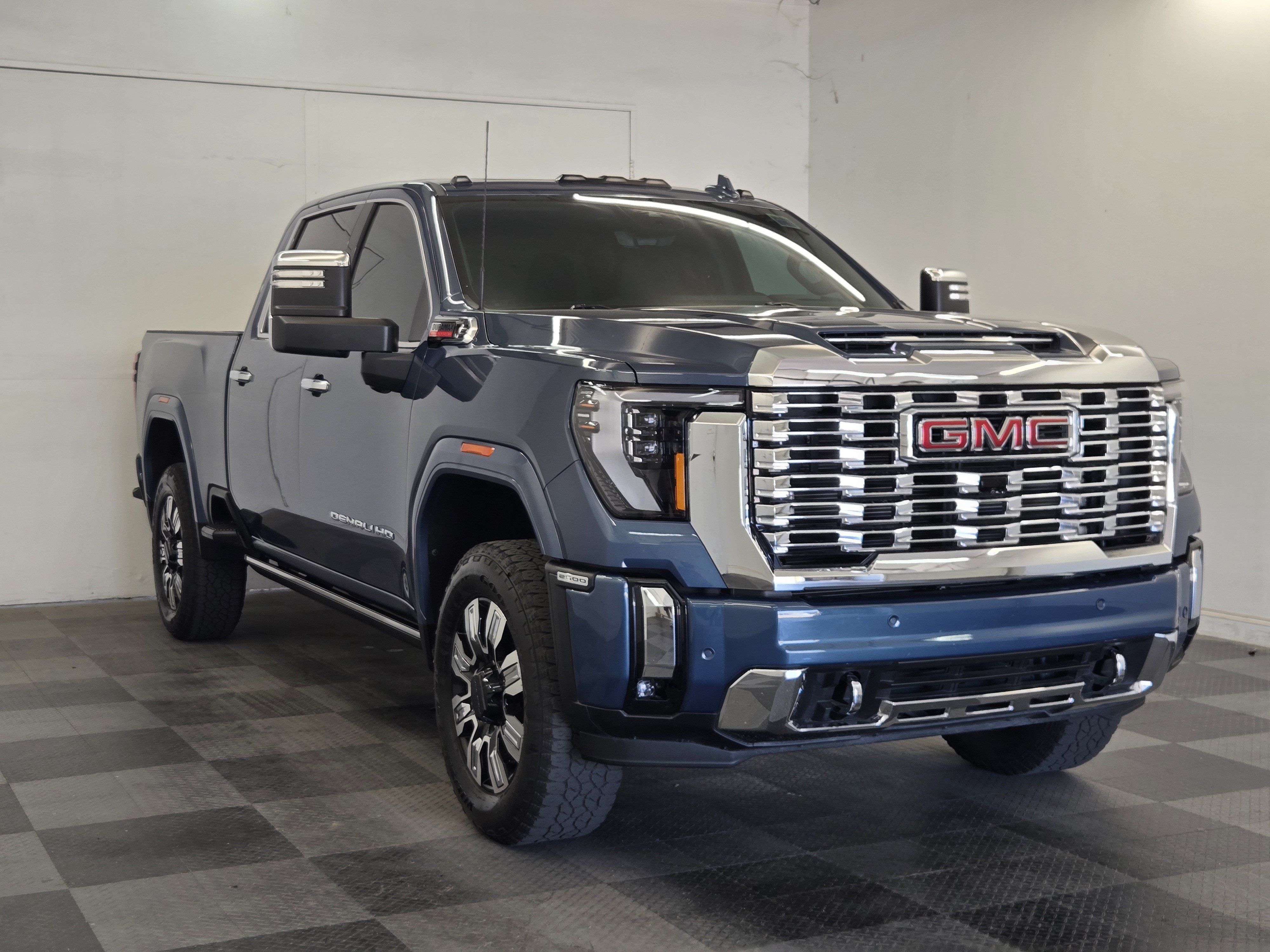 Used 2025 GMC Sierra 2500 Denali w/ Denali Reserve Package AWD/4WD image 2