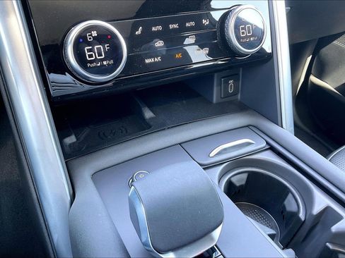 New 2026 Land Rover Discovery S AWD/4WD image 23