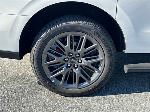 New 2025 Ford Expedition Max Platinum w/ Stealth Performance Package image 17