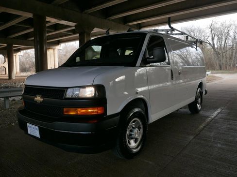 Used 2018 Chevrolet Express 2500 w/ Driver Convenience Package RWD image 26