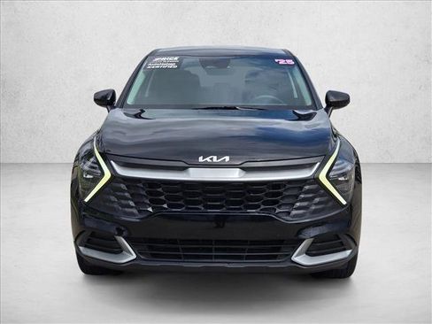 Used 2025 Kia Sportage LX image 2
