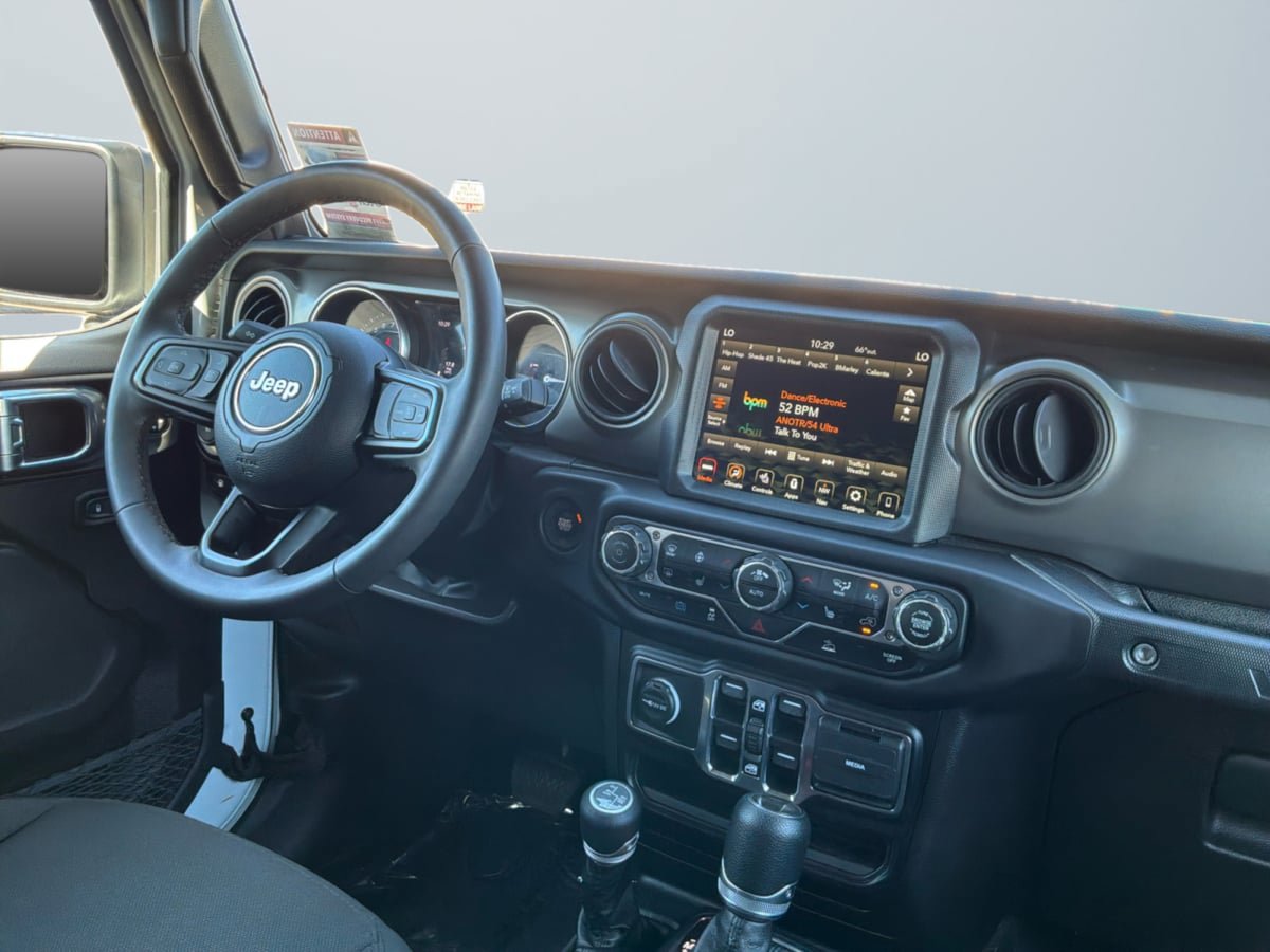 Used 2023 Jeep Wrangler Unlimited w/ Sun & Screen Package AWD/4WD image 14