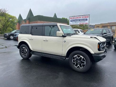 Certified 2025 Ford Bronco Outer Banks AWD/4WD image 1