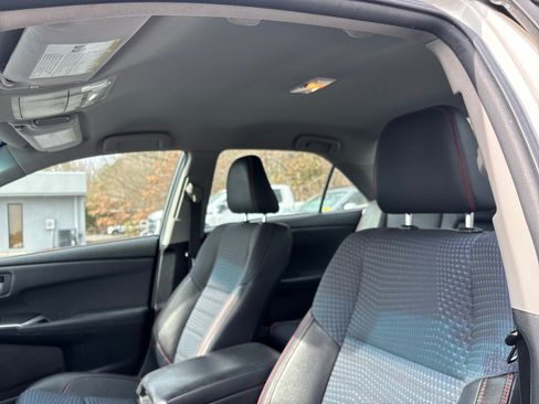 Used 2015 Toyota Camry LE image 9