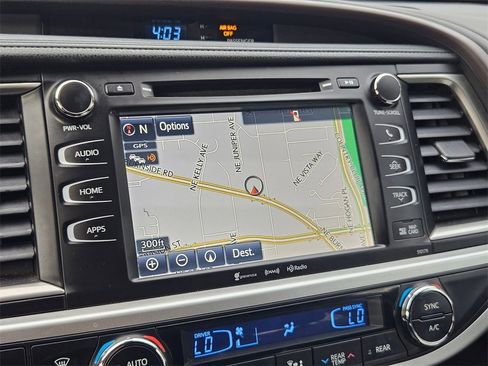 Used 2018 Toyota Highlander XLE image 25