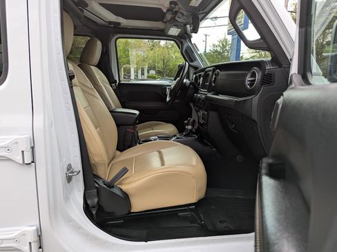 Used 2018 Jeep Wrangler Unlimited Sahara w/ Dual Top Group AWD/4WD image 29