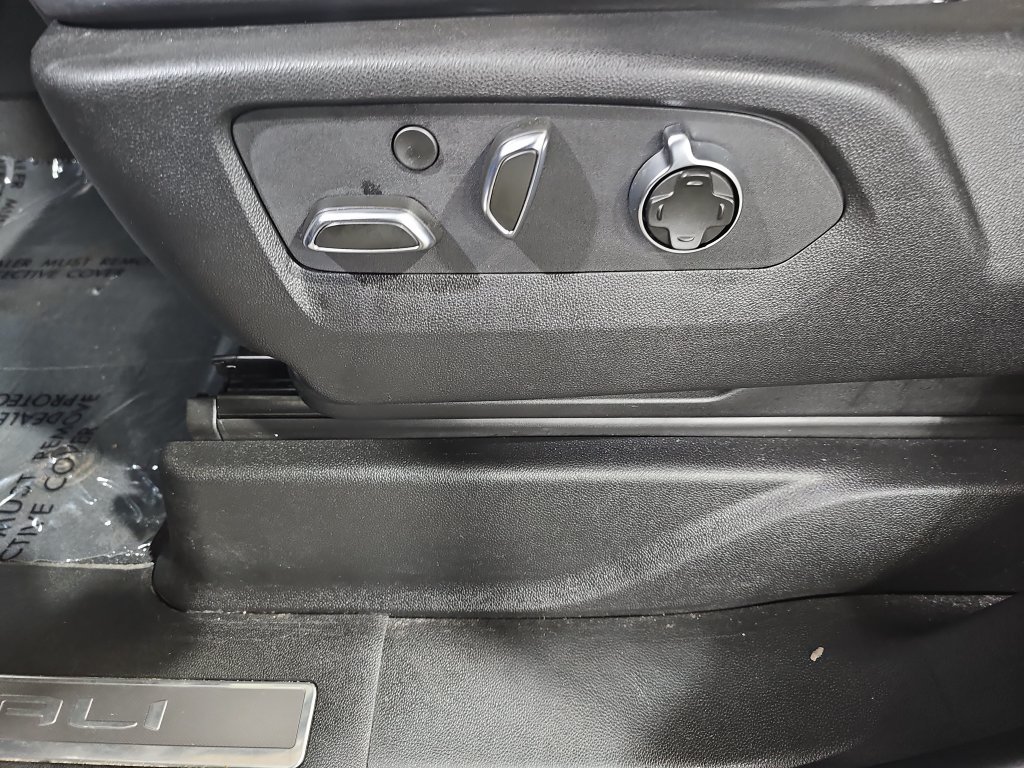 Used 2023 GMC Yukon XL Denali Ultimate w/ LPO, Floor Liner Package AWD/4WD image 36