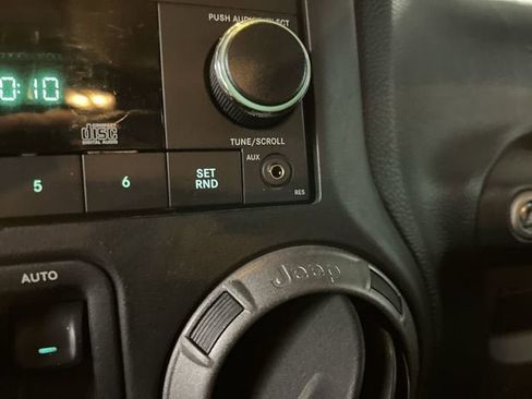 Used 2015 Jeep Wrangler Sport w/ Quick Order Package 24S AWD/4WD image 32