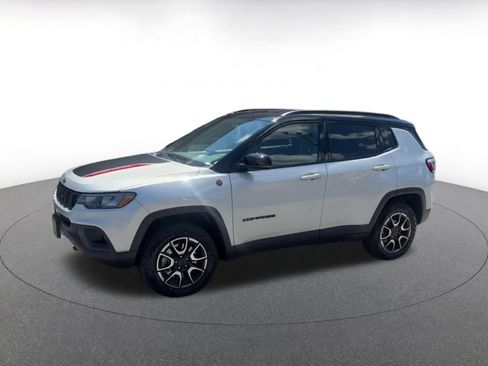 Used 2025 Jeep Compass Trailhawk AWD/4WD image 8
