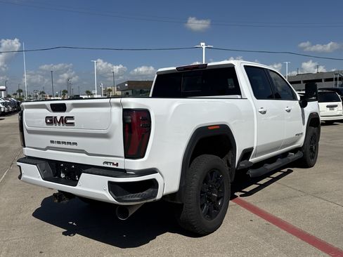 Used 2025 GMC Sierra 2500 AT4 AWD/4WD image 13