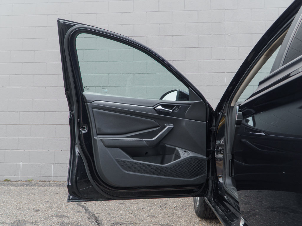 Used 2024 Volkswagen Jetta SE w/ Panoramic Sunroof Package FWD image 15