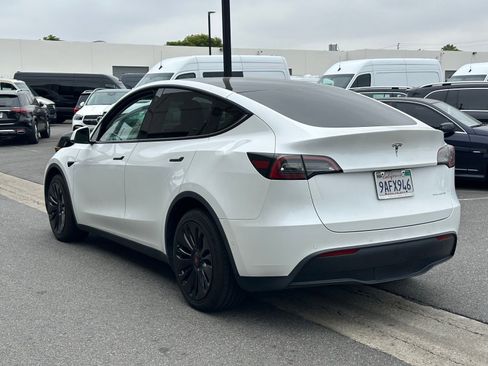 Used 2021 Tesla Model Y Long Range AWD/4WD image 5