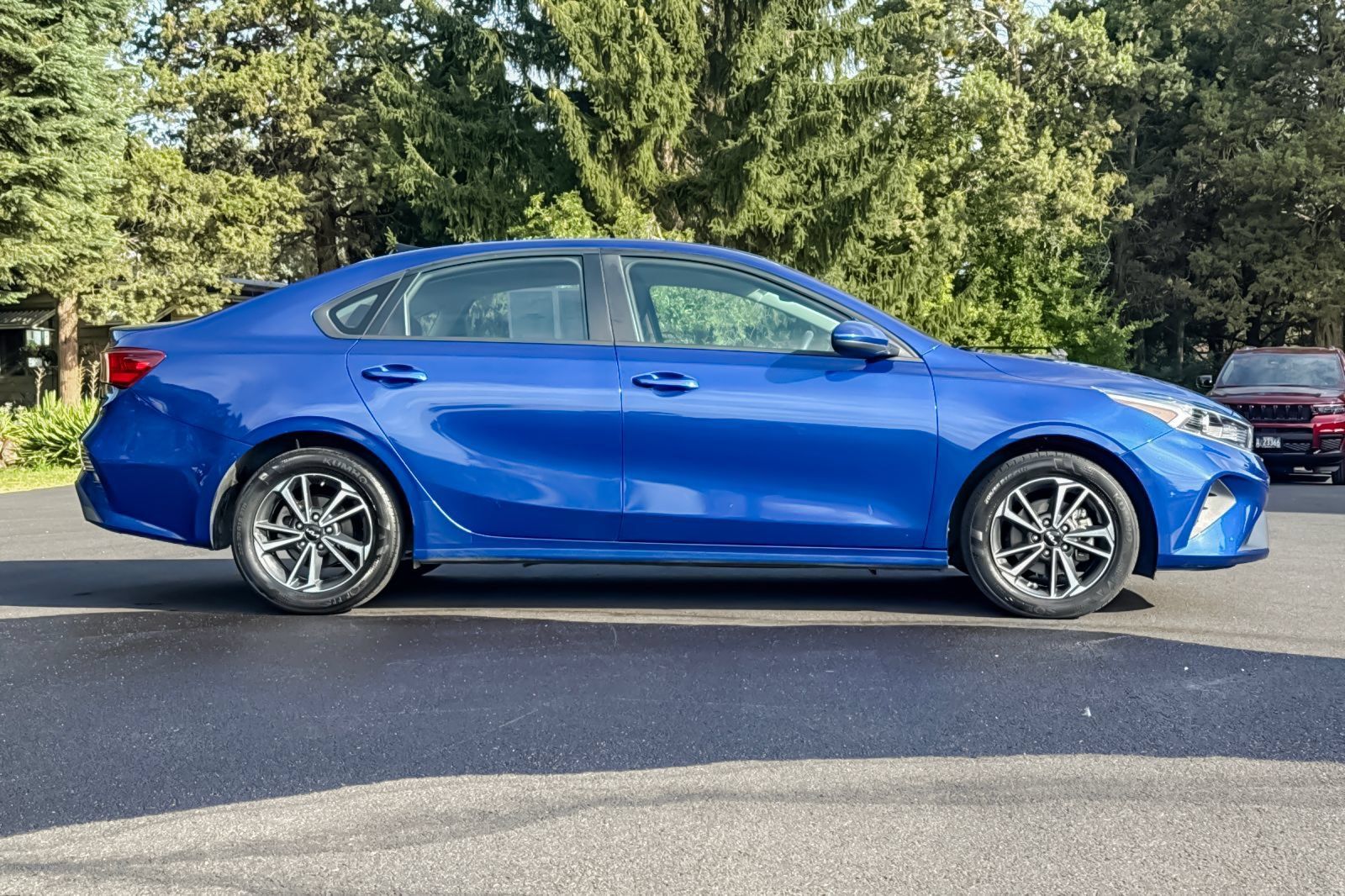 Used 2024 Kia Forte LXS FWD image 3