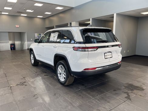 New 2025 Jeep Grand Cherokee Laredo X w/ Luxury Tech Group I image 10