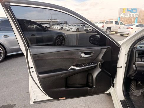 Used 2016 Toyota Camry XSE image 9