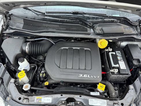 Used 2016 Dodge Grand Caravan SE image 9
