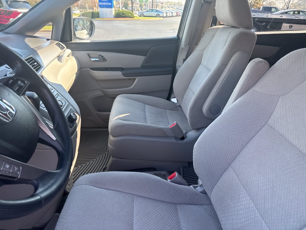 Used 2015 Honda Odyssey LX image 13