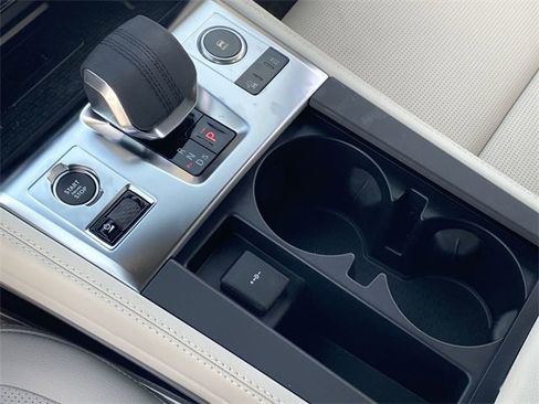 Used 2025 Jaguar F-PACE R-Dynamic S image 9