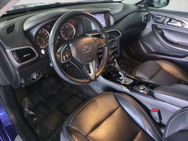 Used 2017 INFINITI QX30 Premium FWD image 10
