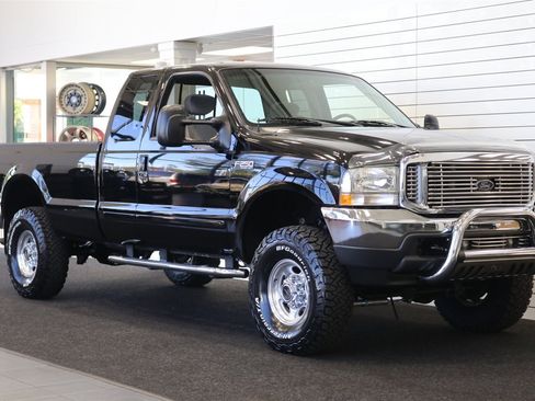 Used 2001 Ford F250 XLT image 2