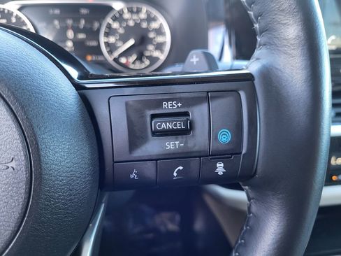 Used 2023 Nissan Pathfinder SL AWD/4WD image 18