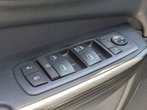 Used 2016 Jeep Cherokee Latitude w/ Comfort & Sound Group FWD image 10